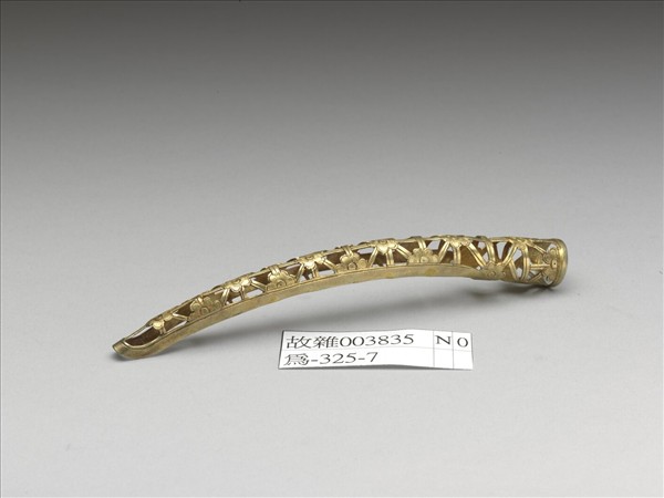 銅鍍金鏤空梅花紋指甲套