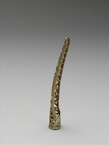 銅鍍金鏤空冰梅紋指甲套