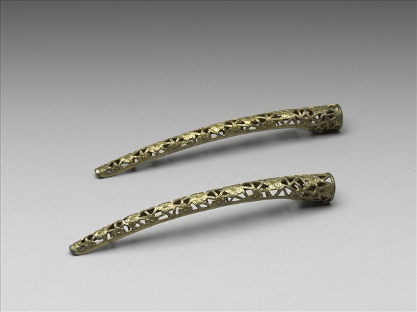 銅鍍金鏤空冰梅紋指甲套