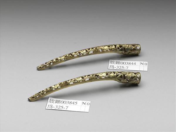 銅鍍金鏤空冰梅紋指甲套