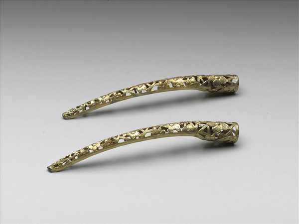 銅鍍金鏤空冰梅紋指甲套