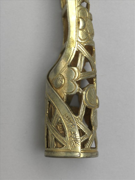 銅鍍金鏤空冰梅紋指甲套