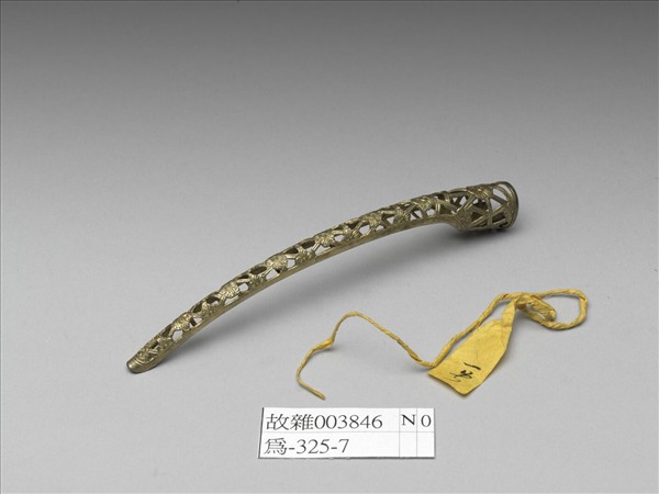 銅鍍金鏤空冰梅紋指甲套