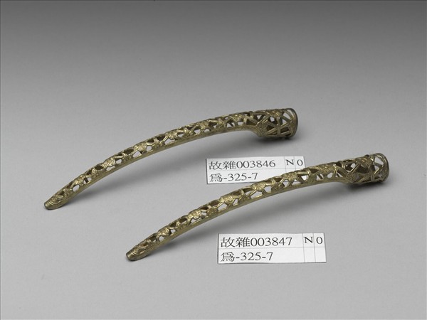 銅鍍金鏤空冰梅紋指甲套