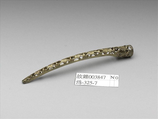 銅鍍金鏤空冰梅紋指甲套