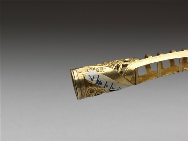 銅鍍金鏤空福壽一字紋指甲套