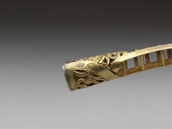 銅鍍金鏤空福壽一字紋指甲套