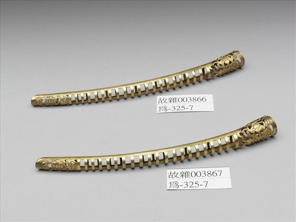 銅鍍金鏤空福壽一字紋指甲套