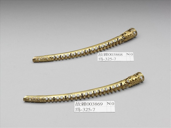 銅鍍金鏤空福壽一字紋指甲套