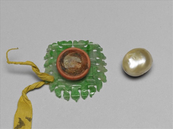 翠玉嵌珠帽花