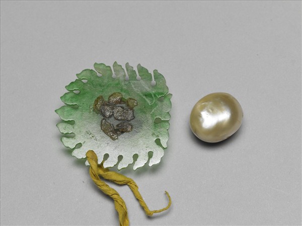 翠玉嵌珠帽花