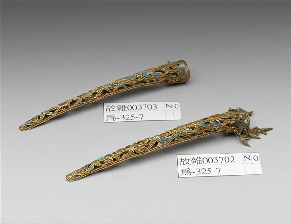 銅鍍金點翠竹葉紋鏤空指甲套