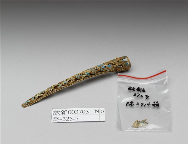 銅鍍金點翠竹葉紋鏤空指甲套