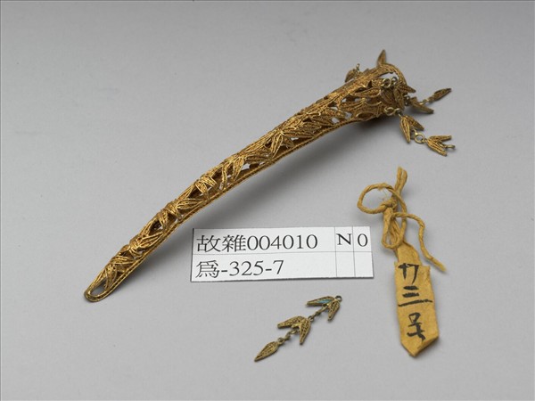 銅鎏金鏤空纍絲竹葉紋指甲套