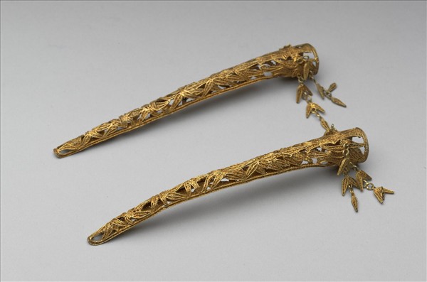 銅鎏金鏤空纍絲竹葉紋指甲套