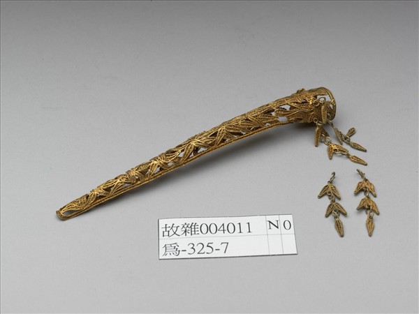 銅鎏金鏤空纍絲竹葉紋指甲套