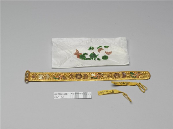 金嵌珠寶鏤空錢紋扁方