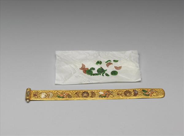 金嵌珠寶鏤空錢紋扁方