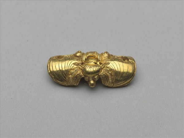 金蝙蝠飾件