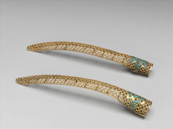 銅鍍金點翠盤長鏤空古錢紋指甲套