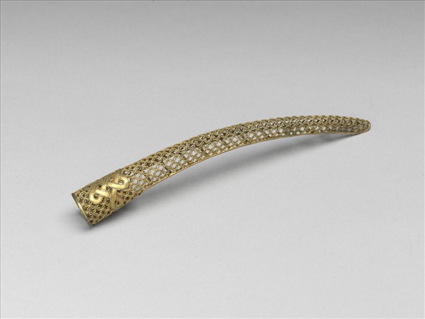 銅鍍金盤長鏤空古錢紋指甲套