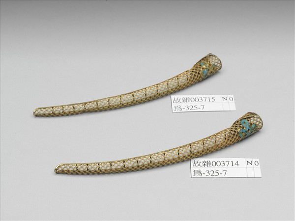 銅鍍金點翠盤長鏤空古錢紋指甲套