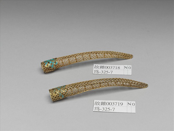 銅鍍金點翠盤長鏤空古錢紋指甲套