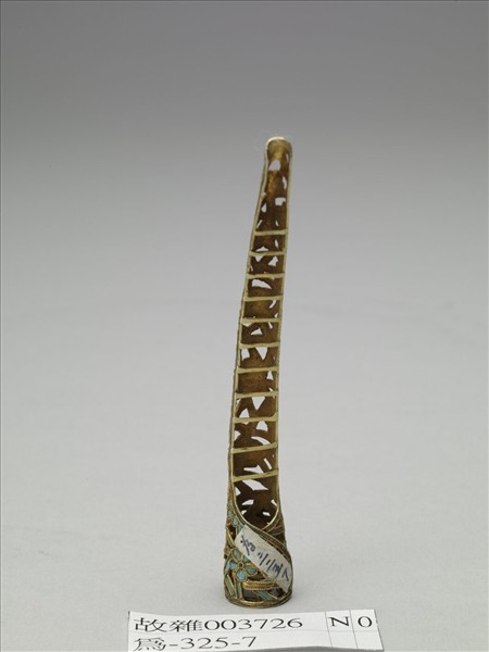 銀鍍金鏤空點翠梅花囍字紋指甲套