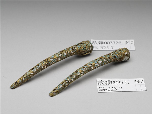 銀鍍金鏤空點翠梅花囍字紋指甲套