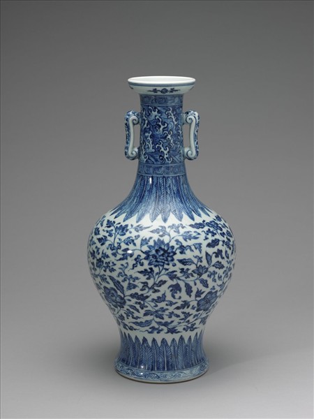 青花花卉紋弓耳瓶