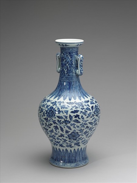 青花花卉紋弓耳瓶