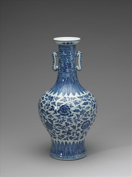 青花花卉紋弓耳瓶