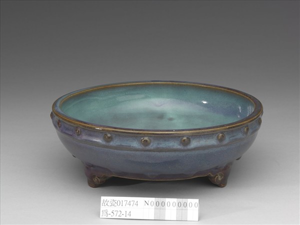 鈞窯 天青葡萄紫釉蓮瓣式盆托