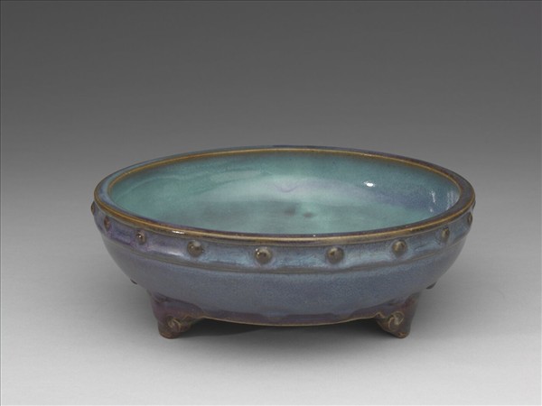 鈞窯 天青葡萄紫釉蓮瓣式盆托