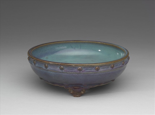 鈞窯 天青葡萄紫釉蓮瓣式盆托