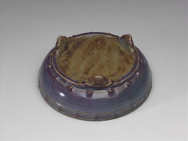 鈞窯 天青葡萄紫釉蓮瓣式盆托