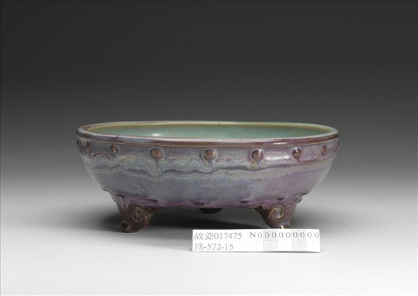鈞窯 天青葡萄紫釉蓮瓣式盆托