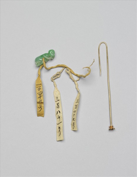 鍍金簪與翠玉猴