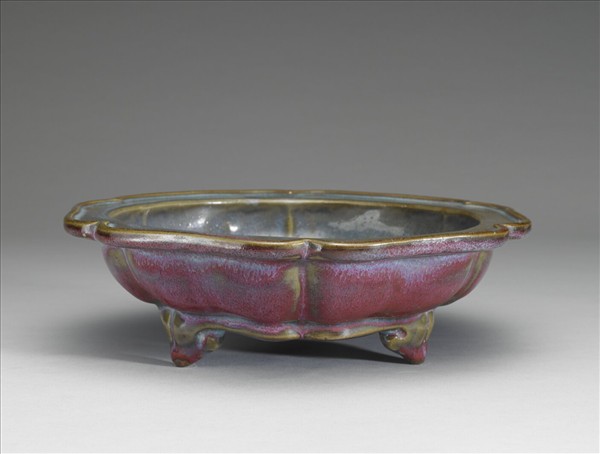鈞窯 玫瑰紅葵瓣式瓷盆托