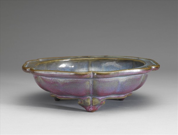 鈞窯 玫瑰紅葵瓣式瓷盆托