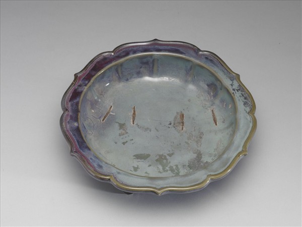 鈞窯 天青葡萄紫釉蓮瓣式盆托