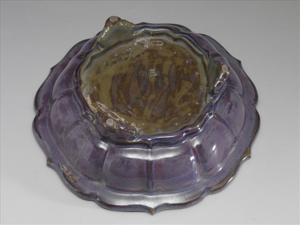 鈞窯 天青葡萄紫釉蓮瓣式盆托