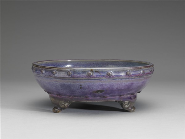 鈞窯 天青葡萄紫釉蓮瓣式盆托