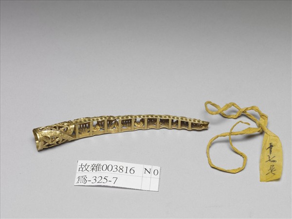 銅鍍金鏤空團壽紋指甲套