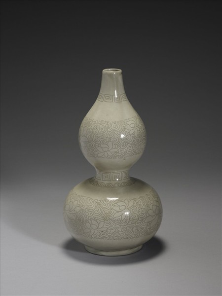 青瓷劃花蓮花紋葫蘆瓶