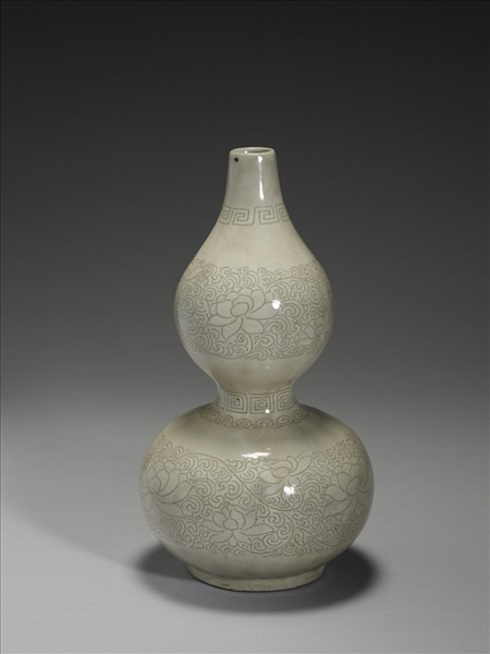 青瓷劃花蓮花紋葫蘆瓶