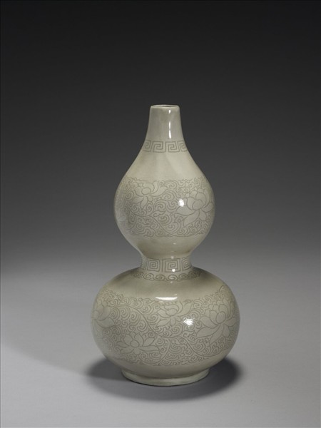 青瓷劃花蓮花紋葫蘆瓶