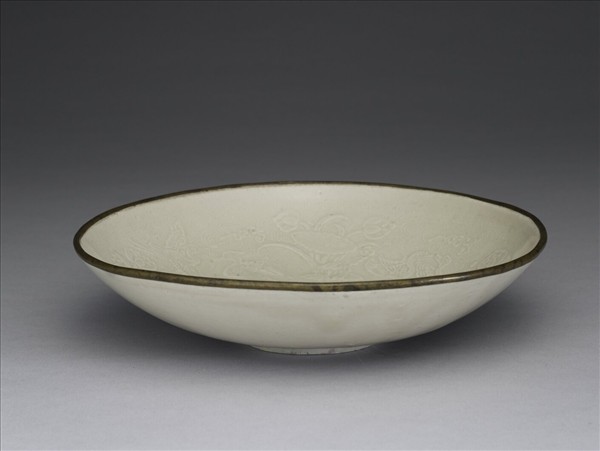 定窯 白瓷印花蓮塘水鳥紋盤