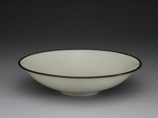 湘湖窯 青白瓷劃花花卉紋碗