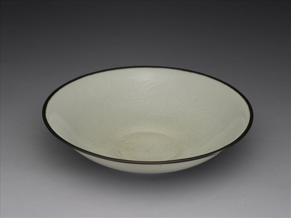 湘湖窯 青白瓷劃花花卉紋碗